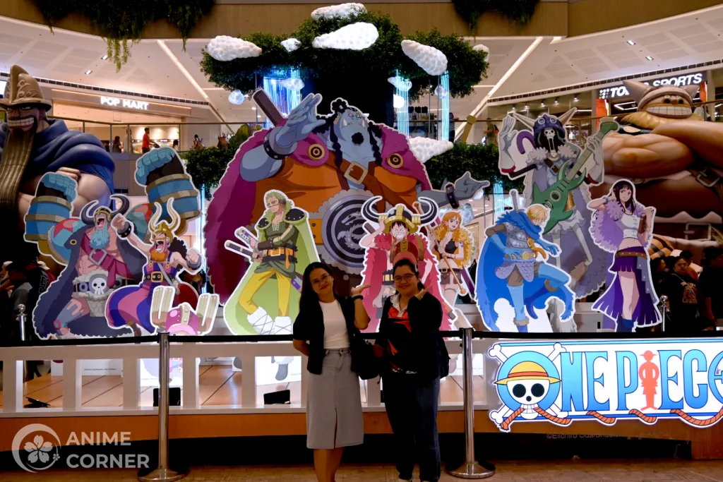 Área de mercadorias e colecionáveis do evento One Piece