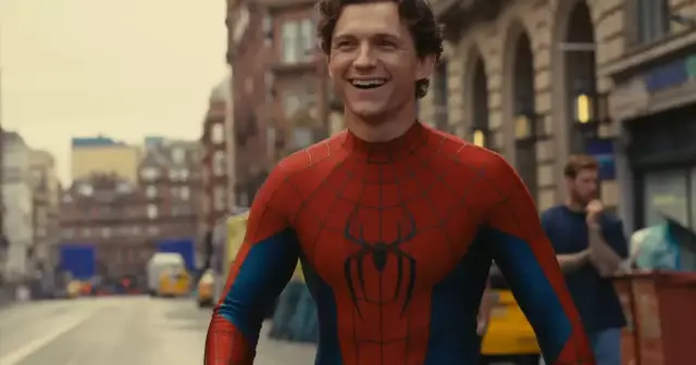 Tom Holland domina cinemas com novo filme de Christopher Nolan