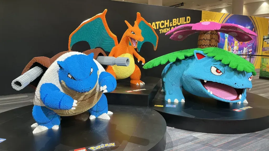 Esculturas de LEGO dos Pokémon iniciais