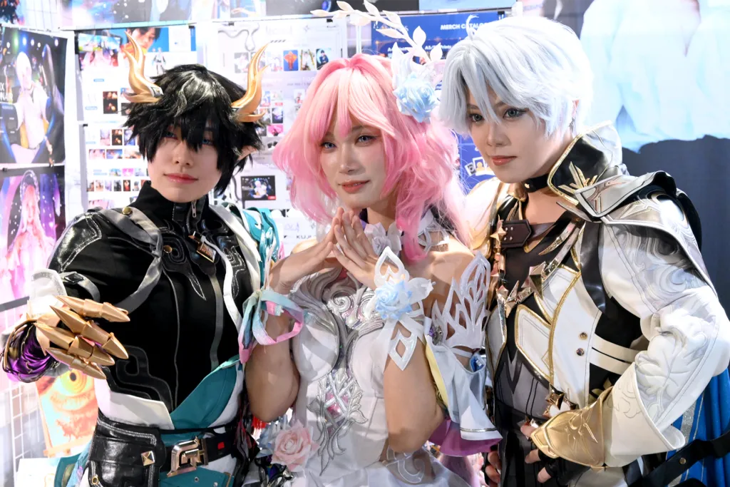 Cosplayer posando em Cosplay Mania 2026