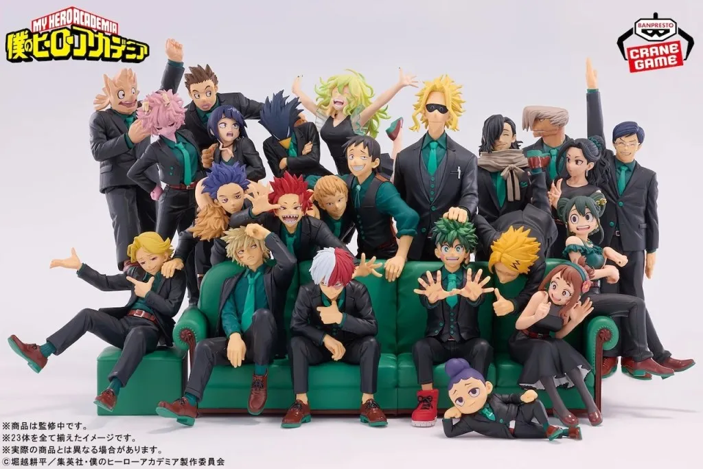 Bonecos comemorativos de 10 anos de My Hero Academia em trajes formais